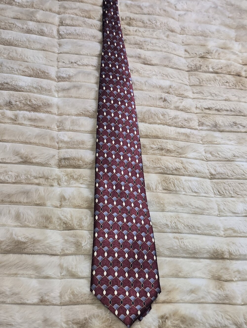 Carlos DeVenezia Vintage 100% Silk Geometric Necktie Burgundy Gray #1
